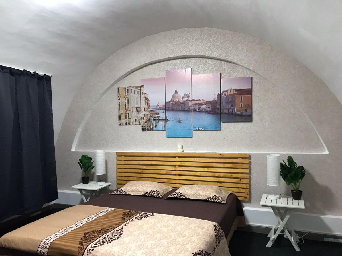 Large Centre Apartment *